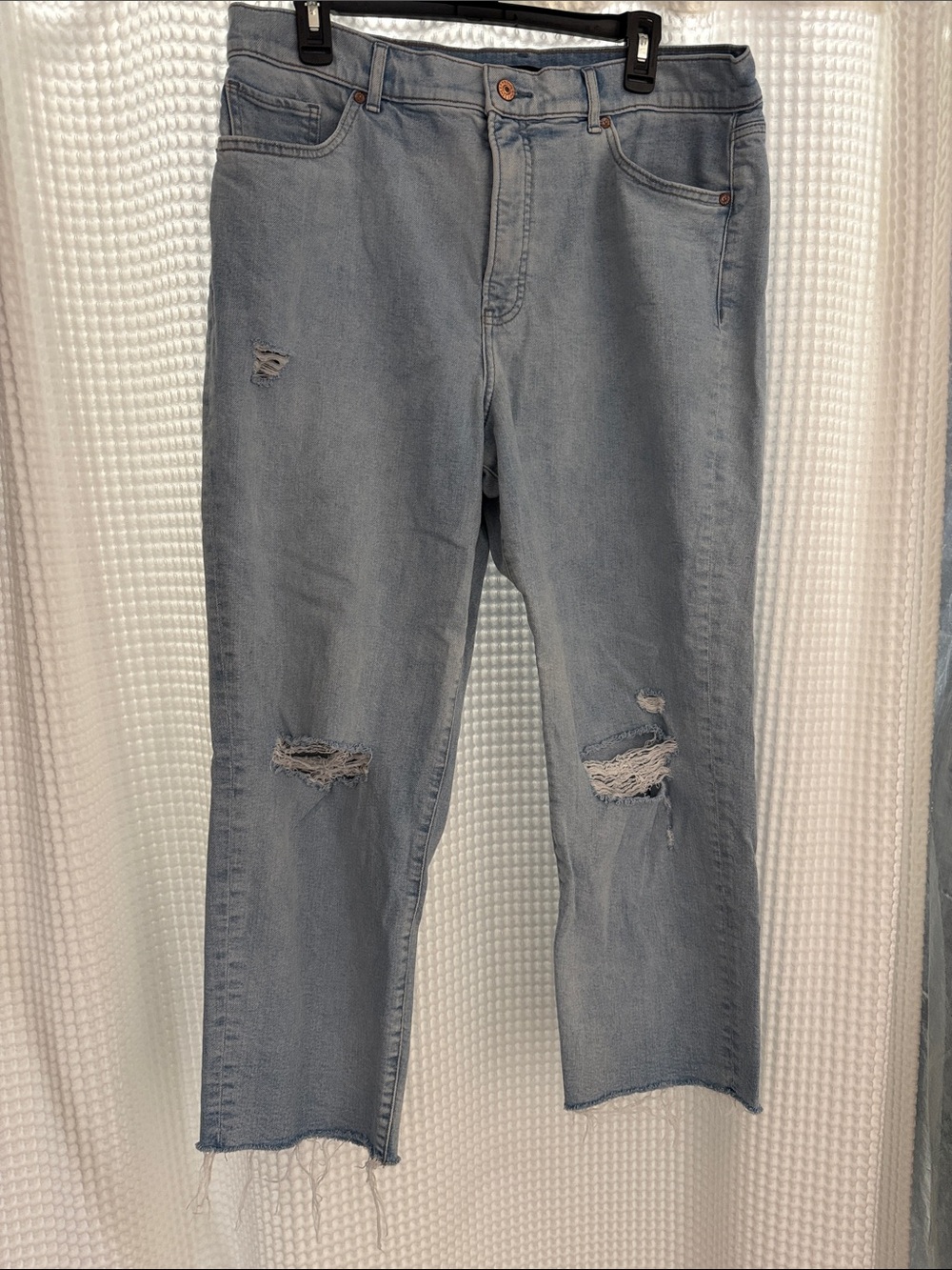 Light Wash Distressed Women’s Jeans